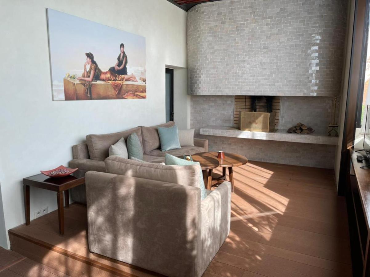 เล ฌาร์แด็ง เดอ ลา กูตูเบีย Hotel มาร์ราเกช ภายนอก รูปภาพ Living room at the 1960s house