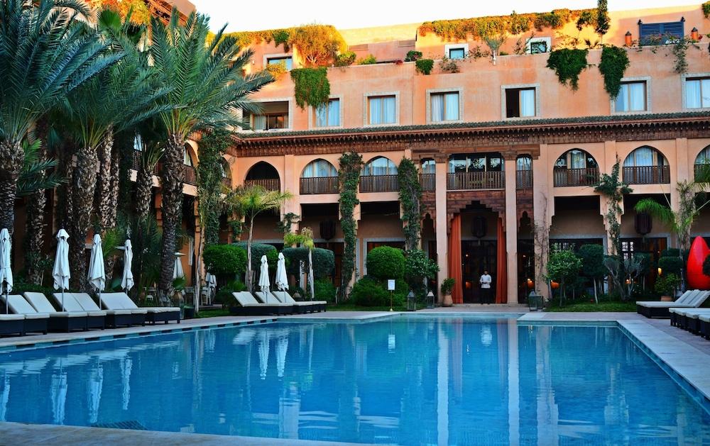 เล ฌาร์แด็ง เดอ ลา กูตูเบีย Hotel มาร์ราเกช ภายนอก รูปภาพ The swimming pool at the hotel