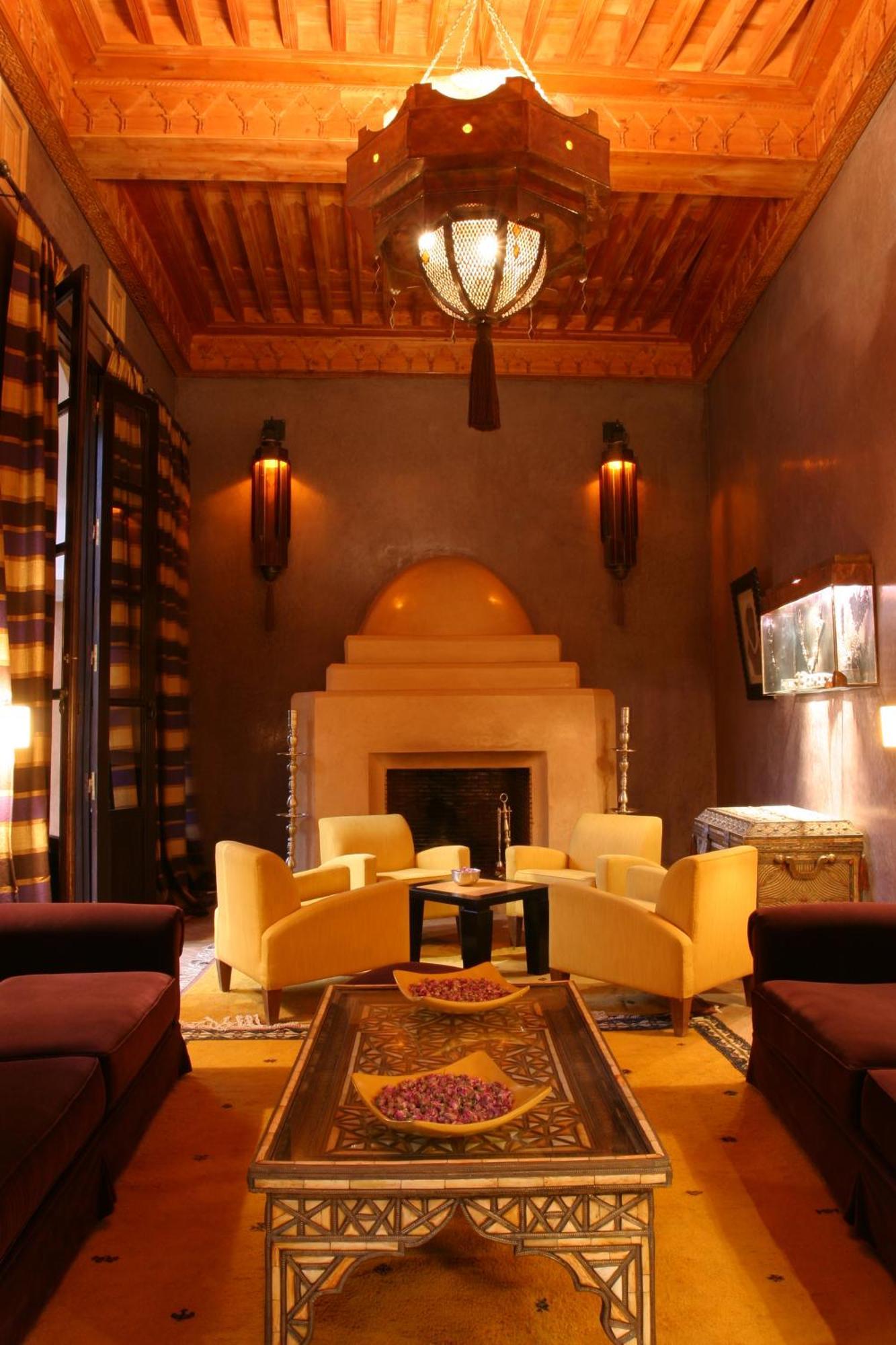 เล ฌาร์แด็ง เดอ ลา กูตูเบีย Hotel มาร์ราเกช ภายนอก รูปภาพ The library at the hotel