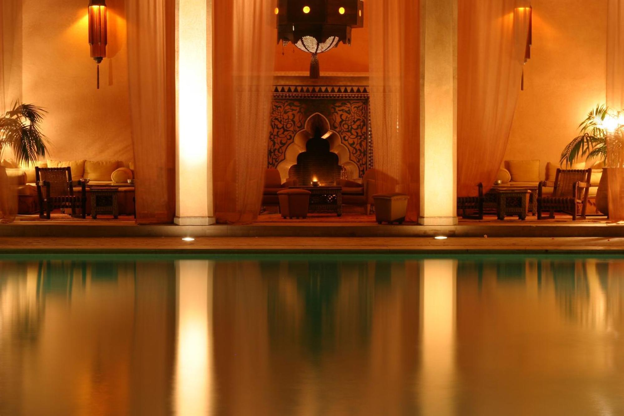 เล ฌาร์แด็ง เดอ ลา กูตูเบีย Hotel มาร์ราเกช ภายนอก รูปภาพ The pool at the Four Seasons Hotel, Marrakech