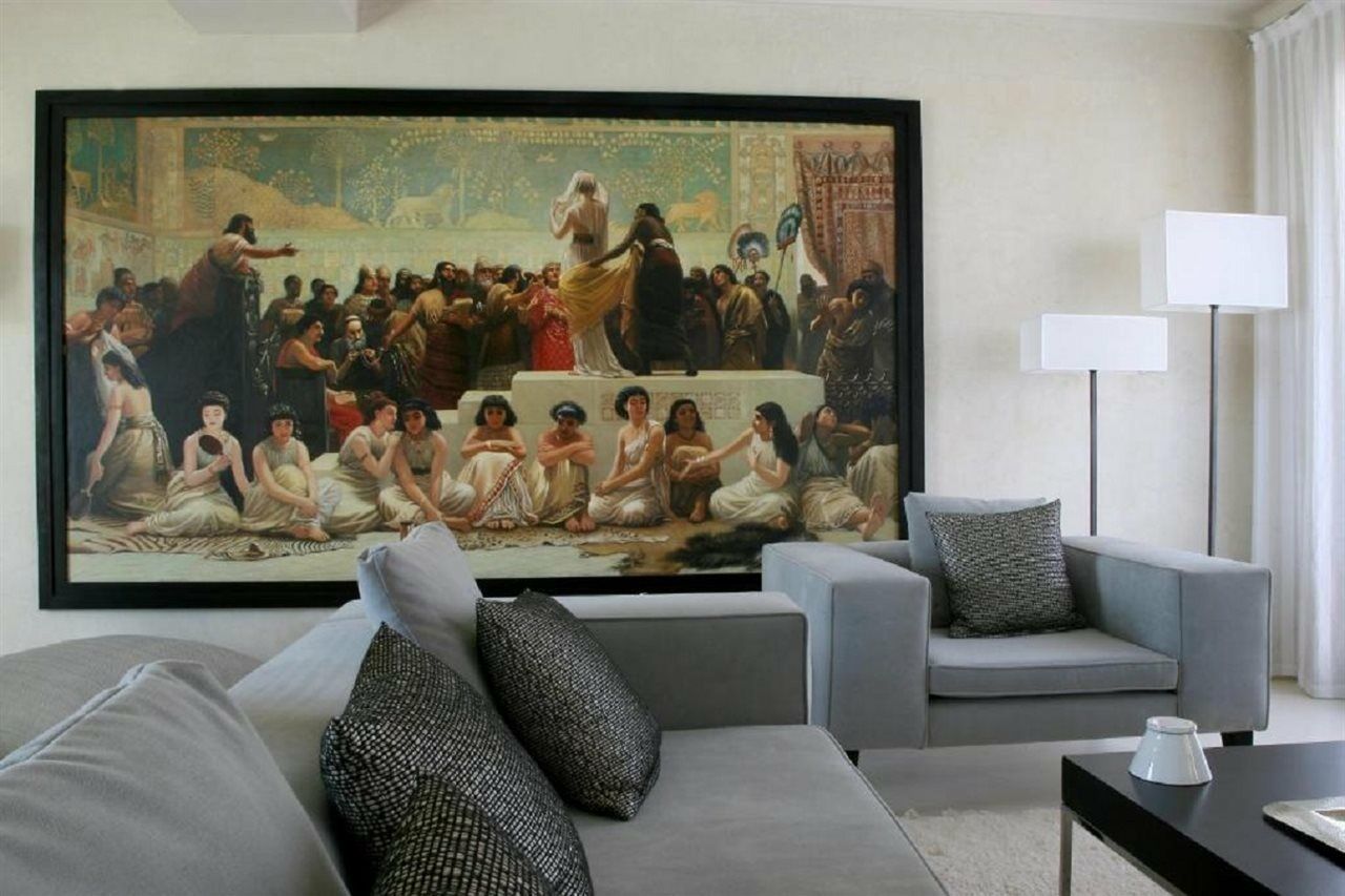 เล ฌาร์แด็ง เดอ ลา กูตูเบีย Hotel มาร์ราเกช ภายนอก รูปภาพ A living room with a painting